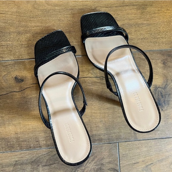 Simple cute black heels - Picture 1 of 3